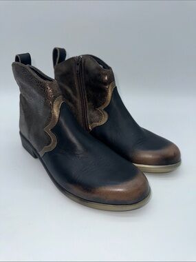 Women's Metallic Accent Western Ankle Boots